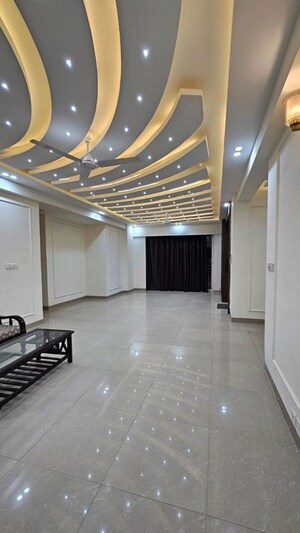 Building Lobby in 4 BHK Builder Floor at SS Linden, Sector 84 – for Sale
