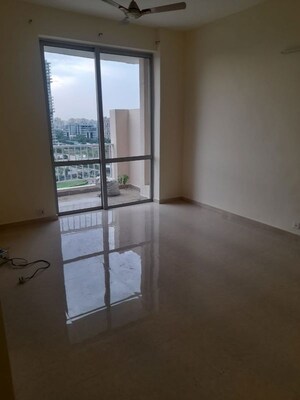 Room in 3 BHK Apartment at Pioneer Park Phase 1, Sector 61 – for Rent