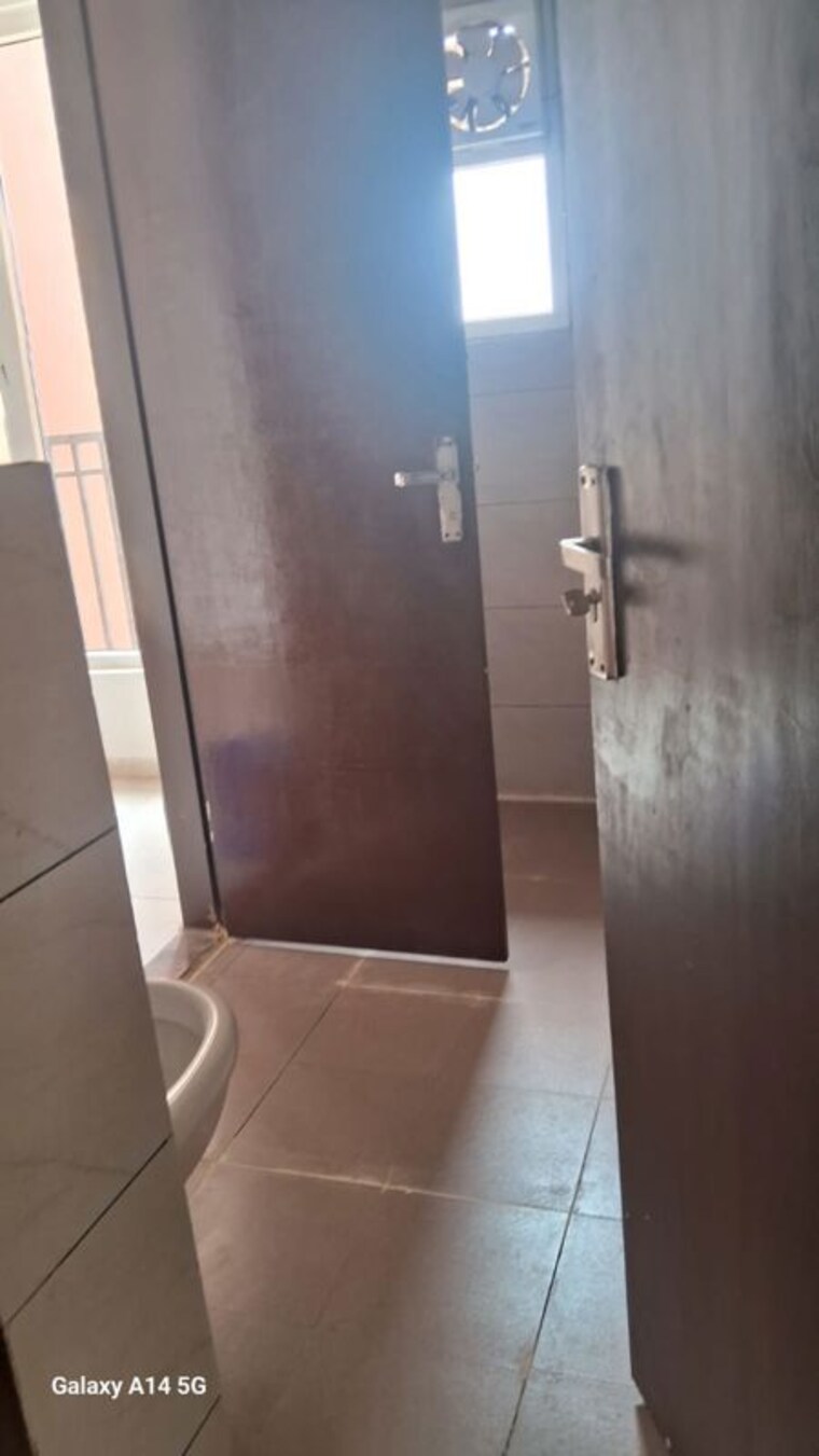Bathroom, motiaz-royal-citi 3 Bedroom 1910 Sq.Ft. Apartment In Ambala Highway Zirakpur 10687574