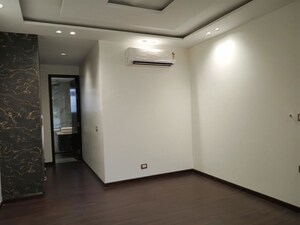 Room in 3 BHK Builder Floor at Sector 23 – for Rent