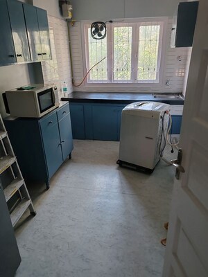 Team Area in 1 BHK Apartment at Manju Mahal Apartment, Pali Hill – for Rent