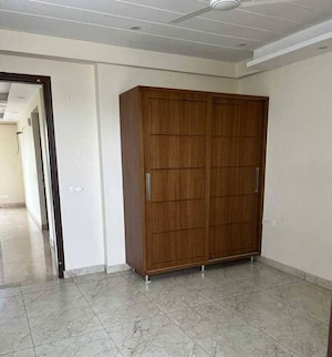 Room in 3 BHK Builder Floor at Palam Vihar – for Rent