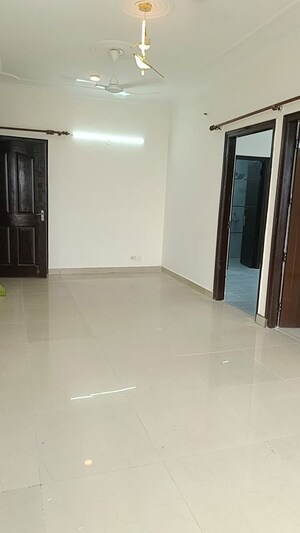 Room in 3 BHK Builder Floor at Palam Vihar – for Rent