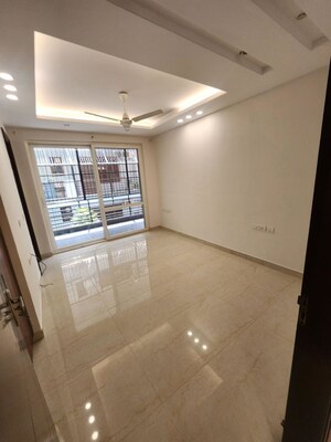Room in 3 BHK Builder Floor at Sector 23 – for Rent