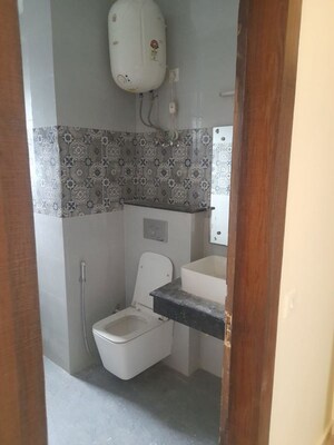 Bathroom in 3.5 BHK Apartment at Pioneer Park Phase 1, Sector 61 – for Rent