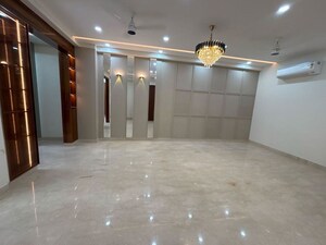 Room in 3 BHK Builder Floor at Sector 22 – for Rent