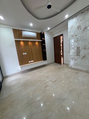 Room in 3 BHK Builder Floor at Sector 22 – for Rent