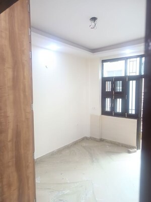 Room in 3 BHK Builder Floor at Rohini Sector 11 – for Rent