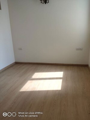 Room in 3.5 BHK Apartment at Emaar The Palm Drive-The Premier Terraces, Sector 66 – for Rent