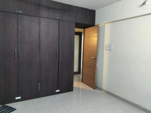 Room in 2 BHK Apartment at Avant Hillway, Goregaon East – for Rent