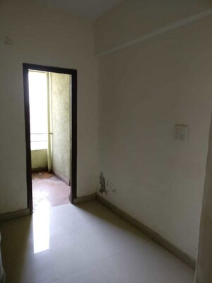 Room in 1 BHK Apartment at SiddhiVinayak Selene Park, Hadapsar – for Rent