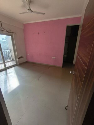 Room in 3.5 BHK Apartment at Aims Golf City, Sector 75 – for Rent