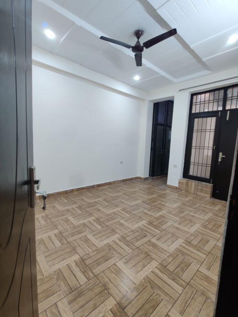 Room, green fields colony 3 Bedroom 270 Sq.Yd. Builder Floor In Green Fields Colony Faridabad 10687704
