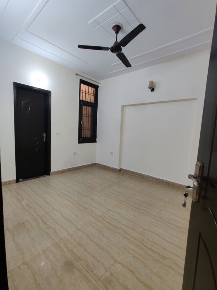 Room, green fields colony 3 Bedroom 270 Sq.Yd. Builder Floor In Green Fields Colony Faridabad 10687704