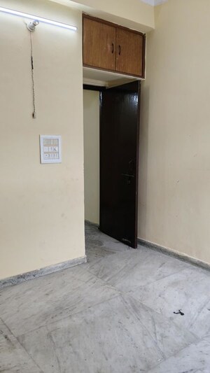 Room in 2 BHK Builder Floor at Spring Field, Sector 31 – for Sale