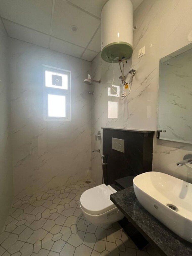 Bathroom, realtech-the-luxurium 1 Bedroom 600 Sq.Ft. Builder Floor In Sushant Lok I Gurgaon 10687720