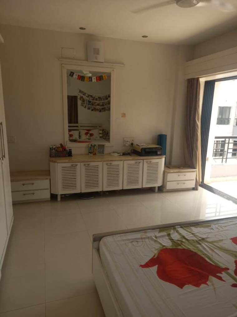 Master Bedroom, kumar-presidency 3 Bedroom 1500 Sq.Ft. Apartment In Koregaon Park Pune 10687648