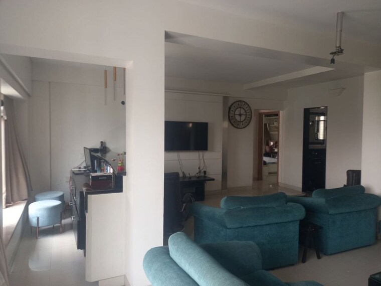 Living Room, kumar-presidency 3 Bedroom 1500 Sq.Ft. Apartment In Koregaon Park Pune 10687648