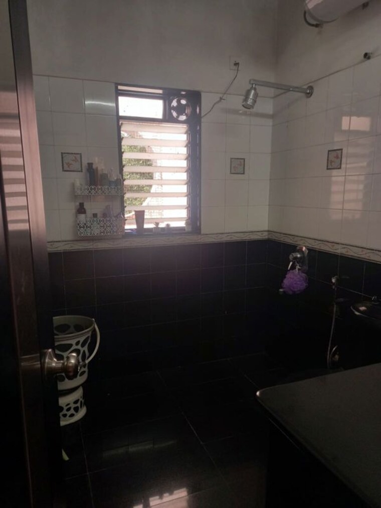 Washroom, kumar-presidency 3 Bedroom 1500 Sq.Ft. Apartment In Koregaon Park Pune 10687648