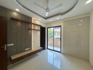 Room in 4 BHK Builder Floor at Sector 22 – for Rent