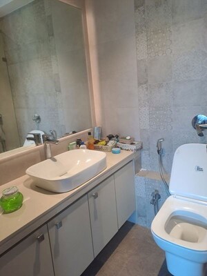 Team Area in 3 BHK Apartment at Aum Artha, Khar West – for Sale