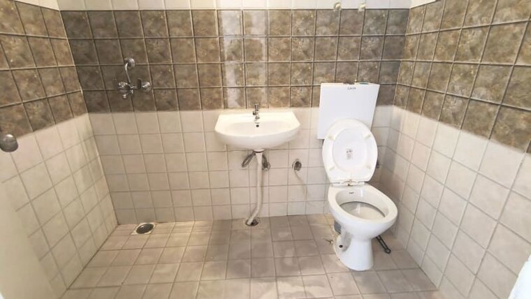 Bathroom, mrg-the-balcony 2 Bedroom 606 Sq.Ft. Apartment In Sector 93 Gurgaon 10687727