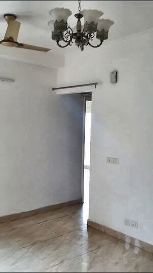Room in 2 BHK Apartment at Gaur Yamuna City 16th Park View, Gaur Yamuna City – for Sale
