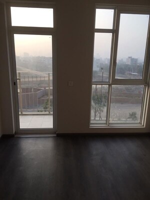 Room in 3.5 BHK Apartment at Ireo The Corridors, Sector 67a – for Rent
