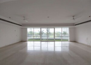 Room in 4 BHK Apartment at Krrish Provence Estate, Gurgaon Faridabad Road – for Rent