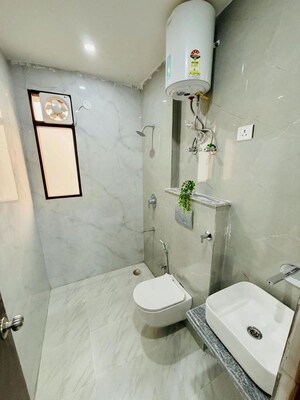 Bathroom in 4 BHK Apartment at DLF Westend Heights, Sector 53 – for Rent