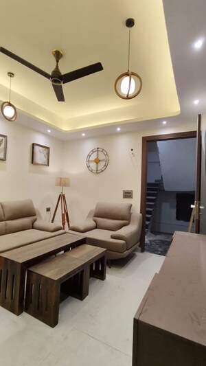 Team Area in 1 BHK Apartment at Saket – for Rent