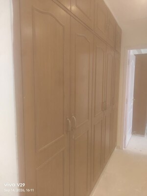 Building Lobby in 4 BHK Apartment at DLF Trinity Towers, Dlf Phase V – for Rent