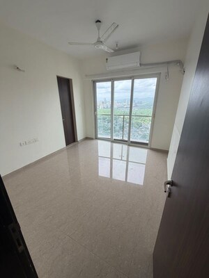 Room in 2 BHK Apartment at JP Decks, Goregaon East – for Rent