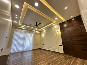 Room in 4 BHK Builder Floor at Ansal Esencia - Sovereign Floors, Sector 67 – for Sale
