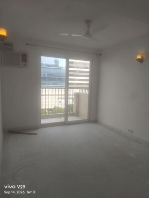 Room in 3 BHK Apartment at DLF The Belvedere Park, Sector 24 – for Rent