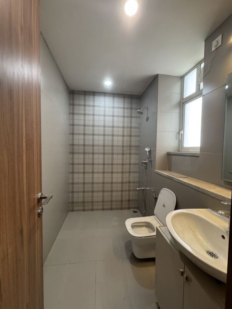 Washroom, emaar-digi-homes 3.5 Bedroom 2589 Sq.Ft. Apartment In Sector 62 Gurgaon 10687816