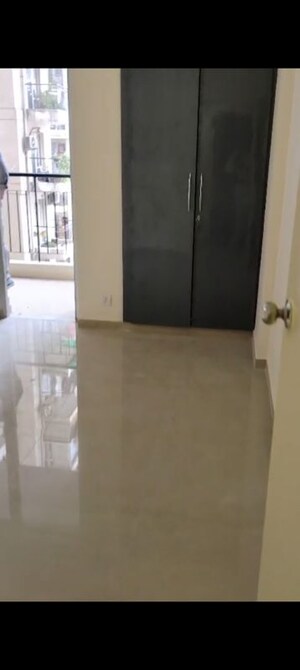 Room in 2 BHK Apartment at MCC Signature Heights, Raj Nagar Extension – for Rent