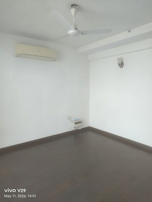 Room in 3 BHK Apartment at Bestech Park View Spa, Sector 47 – for Rent