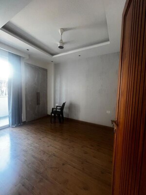 Room in 3 BHK Builder Floor at Sector 22 – for Rent