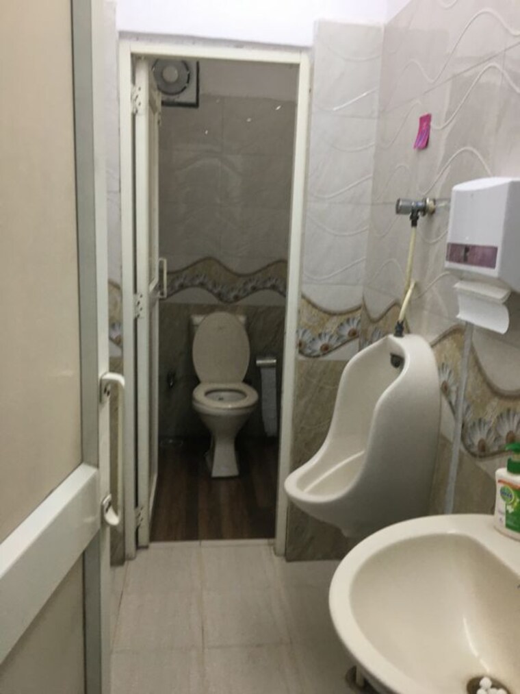 Washroom, sector 63 Commercial Warehouse 12000 Sq.Ft. In Sector 63 Noida 10687892