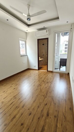 Room in 3 BHK Builder Floor at Sector 21 – for Rent