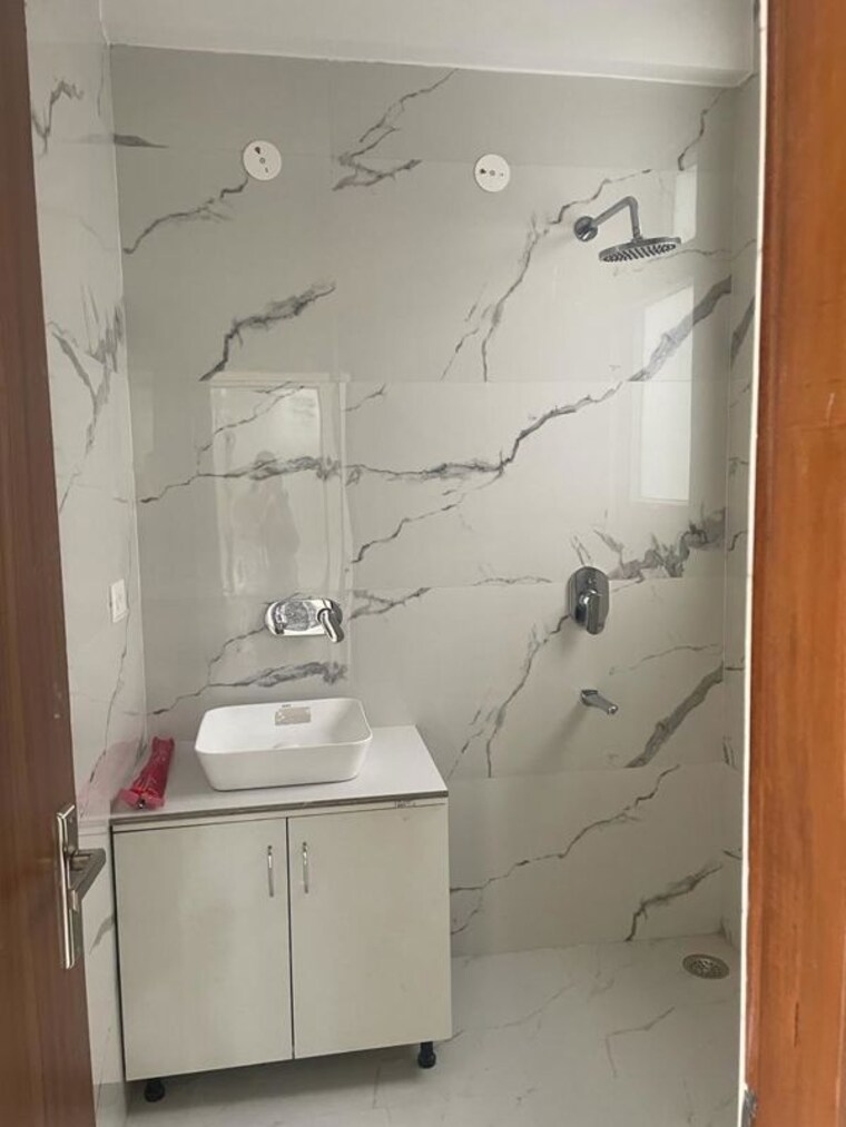 Bathroom, sector 23 3 Bedroom 1550 Sq.Ft. Builder Floor In Sector 23 Gurgaon 10687907