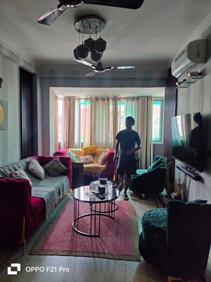 Living Room in 2.5 BHK Builder Floor at Uppal Southend, Sector 49 – for Rent