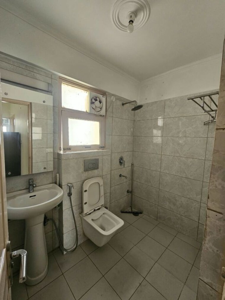 Bathroom, tulip-orange 3 Bedroom 1137 Sq.Ft. Apartment In Sector 70 Gurgaon 10687913