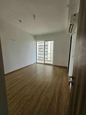 Room in 3 BHK Apartment at Capital Residency 360, Sector 70a – for Sale