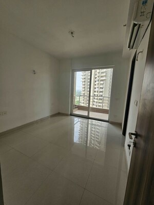 Room in 3 BHK Apartment at Capital Residency 360, Sector 70a – for Sale