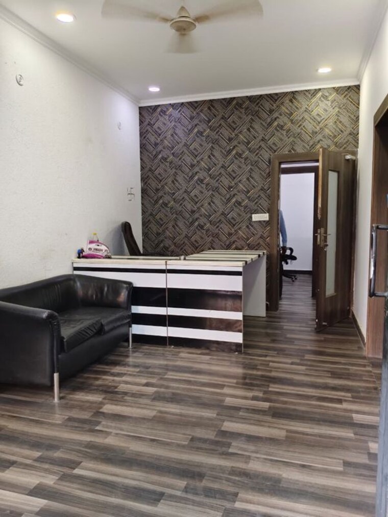 Gym, sector 63 Commercial Office Space in IT/SEZ 1300 Sq.Ft. In Sector 63 Noida 10687938