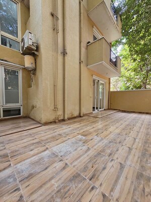 Room in 2.5 BHK Apartment at Emaar MGF Emerald Hills, Sector 65 – for Rent