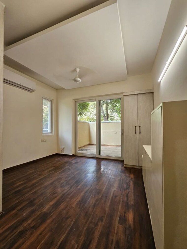 Room, emaar-mgf-emerald-hills 2.5 Bedroom 214 Sq.Ft. Apartment In Sector 65 Gurgaon 10687951