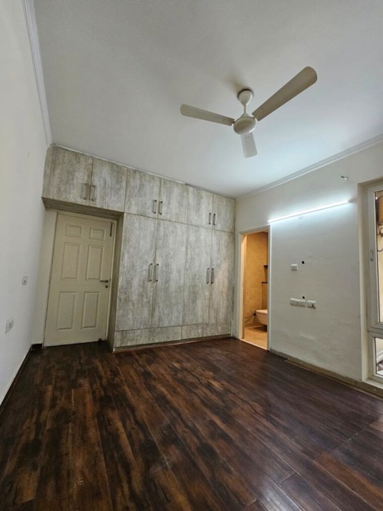 Room, emaar-mgf-emerald-hills 2.5 Bedroom 214 Sq.Ft. Apartment In Sector 65 Gurgaon 10687951